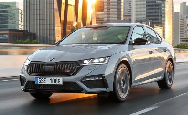 Никой не може да оспори патриотизма на чехите - в челната шесторка попадат само модели на Skoda, плюс едно осмо място за Skoda Superb и още две класирания в Топ 10 за коли местна сглобка (Hyundai i30 и Tucson, които се правят в Ношовице). Eдинственият вносен натрапник е Dacia Duster, на десето място. 

1. Skoda Octavia - 4,983
2. Skoda Fabia - 3,292
3. Skoda Scala - 2,550
4. Skoda Kamiq - 2,549
5. Skoda Kodiaq - 2,495
6. Skoda Karoq - 2,245