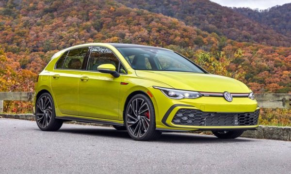 Германците единствени не изневеряват на стария си любимец Golf, но все пак хечбекът отчита спад от 15%, докато кросоувъри като T-Roc се радват на двуцифрен ръст. И тук Tesla Model Y успява да се вкрини в Топ 6. 

1. VW Golf - 20,945
2. VW T-Roc - 17,802
3. VW Tiguan - 16,609
4. Tesla Model Y - 15,851
5. Skoda Octavia - 12,814
6. Mercedes C Class - 11,238