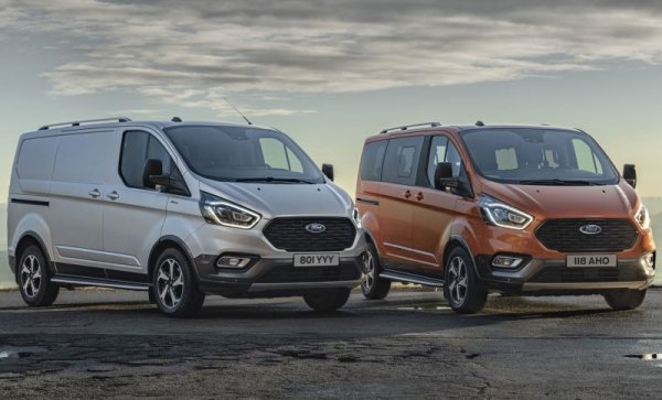 Въпреки рекордната инфлация унгарският пазар продължава да расте. Произвежданият в Естергом Suzuki S-Cross е традиционният лидер, но сега отстъпва на Transit Custom заради две големи корпоративни сделки. 

1. Ford Transit Custom - 1,204
2. Suzuki SX4 S-Cross - 1,100
3. Skoda Octavia - 1,063
4. Kia Ceed - 896
5. Dacia Duster - 855
6. Suzuki Vitara - 808
