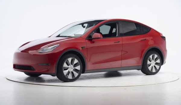 Заради климатичните условия на острова винаги са предпочитали високопроходими модели, но тази година и тук Tesla доминира, с почти 97% ръст на годишна база. На второ място излиза Dacia Duster, с почти 410% ръст. 

1. Tesla Model Y - 529
2. Dacia Duster - 362
3. Mitsubishi Eclipse Cross - 132
4. Kia Sportage - 129
5. Toyota RAV4 - 122
6. Toyota Yaris - 122
