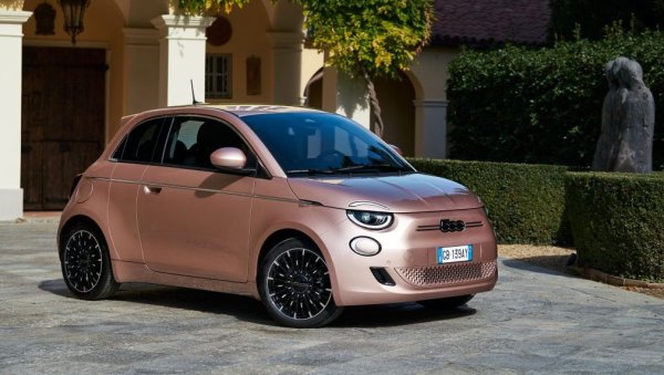 Най-богатият пазар в Европа до миналата година твърдо не се интересуваше от електромобили, но сега двете места на върха са именно за модели на ток. При това разликата между електрическия Fiat New 500 и Tesla Model Y бързо се топи. 

1. Fiat New 500 - 352
2. Tesla Model Y - 334
3. Opel Corsa - 324
4. VW Golf - 273
5. BMW 1 Series - 255
6. Renault Clio - 243