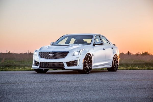 Cadillac CTS-V е високопроизводителната версия на седана Cadillac CTS, който се предлагаше и като купе с две врати между 2011 и 2014 г. Може CTS и да не е най-вълнуващият модел на марката, но спортната версия притежава впечатляващи характеристики не само под капака, но и от гледна точка на дизайна. Освен това ускорява от 0 до 100 км/ч само за 3,9 секунди, което също е забележително представяне.
