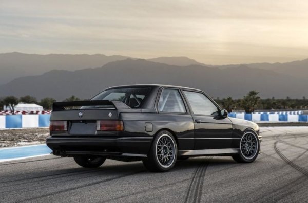 BMW M3 E30

