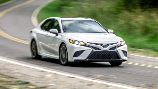 Попадането на седана в Топ 10 е логично при положение, че от десетилетия това е най-продаваният лек автомобил в САЩ, ако не броим пикапите и SUV моделите. 
