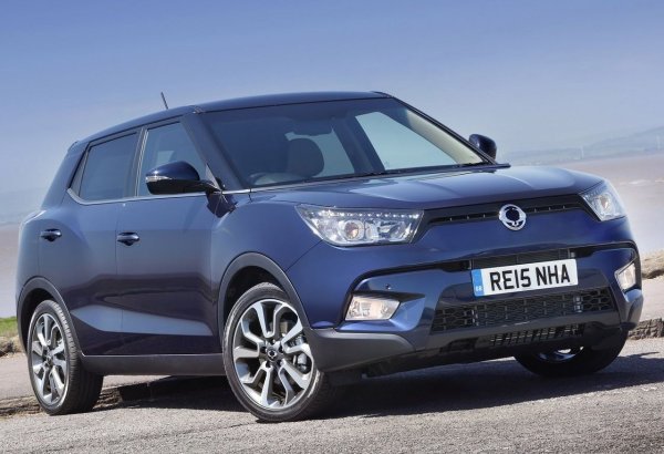 За десет години Tivoli промени името на производителя си, но не и характера си - роден с логото на SsangYong, компактният кросоувър сега е листнат под марката KGM след промяната на името през 2023. Това трябваше да бъде моделът за възраждане на корейската компания, като донесе по-европейски и приятни линии. Той е претърпял няколко козметични операции, особено отпред (сега по-чист и по-модерен) и в таблото, което е изоставило физическите бутони в полза на по-големи екрани и тъч контроли, както и с въвеждането на нови турбо бензинови двигатели.