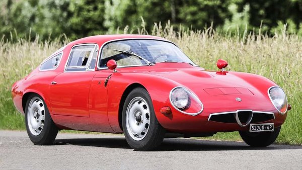 Друга Alfa Romeo с голяма стойност е Alfa Romeo Giulia TZ от 1965 - състезателният автомобил наследник на SZ, но с двигател 1.6 със 172 к.с. Този „Tubolare Zagato“ беше продаден в Лондон през 2022 г. от Gooding & Company за еквивалента на 1 425 025 евро