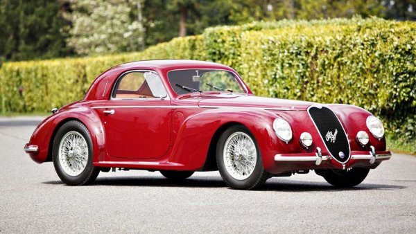 Първата Alfa в този списък, която надхвърля два милиона евро, е рядка Alfa Romeo Tipo 256 Coupé от 1939. Това е единствената с каросерия Touring, която участва в ралито Mille Miglia от 1940 във версия Spider Siluro.

Двигателят е 2443-кубиков редови шестцилиндров със 125 к.с. и се продава през 2019 на изложението Pebble Beach от Gooding & Company за 2 669 873 евро.