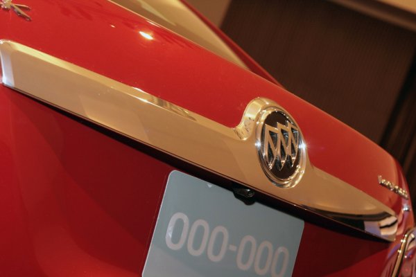 Кадри от премиерата на Buick LaCrosse в Детройт 