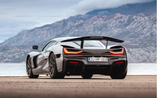 Хърватската хиперкола, донор на платформата и електрическата задвижваща система на Pininfarina Battista, не само е малко по-мощна от италианския си &bdquo;роднина&ldquo;, с който дели монтажна площадка, но може и официално да потвърди претенциите си за титлата на най-бързи сериен електрически автомобил в света. На 18 август 2023 г. хърватският пилот Мартин Кодрич постави рекорд за обиколка на &bdquo;Нюрбургринг", като постигна време 7:05.298 минути. 

Не е изненадващо, че първият търговски екземпляр на хиперавтомобила, чието име означава &bdquo;кратка, жестока буря&ldquo;, отиде при Нико Розберг - шампионът във Формула 1 за 2016 г.
