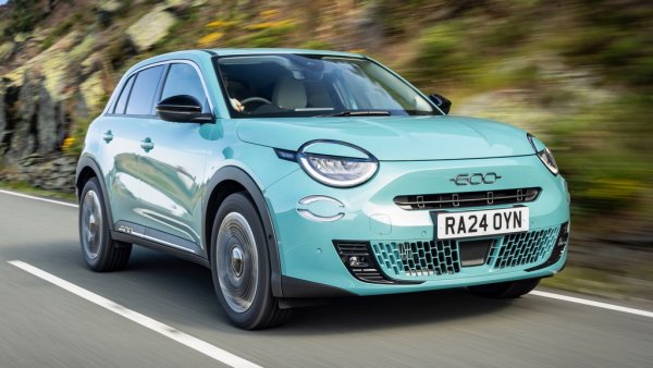 Спрямо 2024: 262% ръст

Покрай смяната на вносителя преди година продажбите на Fiat се бяха сгромолясали. Сега се връщат към нормалното, най-вече благодарение на новите модели като Fiat 600.

Най-продавани модели:
Fiat 600 - 49
Ducato - 39
Doblo - 25
Tipo - 16
Panda - 5
