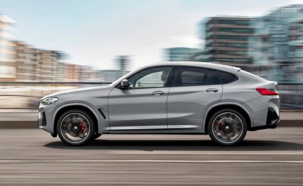 Спрямо 2024: 2% ръст

След леко разколебаване в първите месеци на годината, BMW уверено си връща позицията на най-продавана премиум марка у нас, с над 120 бройки аванс пред Mercedes (ако не броим лекотоварните модели от Щутгарт). За пръв път в историята най-търсеният модел на BMW у нас е X4. 

Най-продавани модели:
Х4 - 79
Х3 - 70
5 Series - 65
X7 - 65
X5 - 62
3 Series - 53
