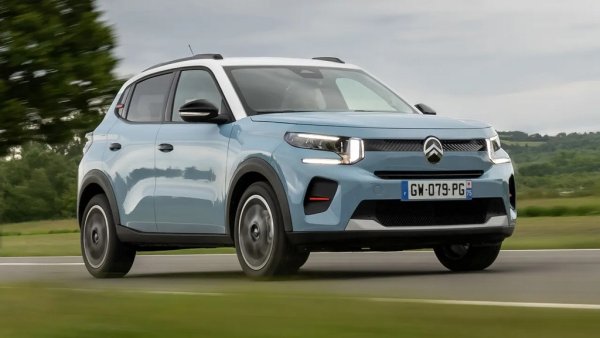 Спрямо 2024: 2% ръст

Поредната промяна на стратегията в Stellantis позиционира Citroen като достъпна марка, която да се конкурира ценово с Dacia. Това и атрактивният нов дизайн на Пиер Льоклер започват да дават резултати: новият С3 например има 13% ръст спрямо 2024. 

Най-продавани модели:
C3 - 219 (включва и e-C3)
Jumper - 100
Berlingo - 93
C4 - 51
C4 X - 51
Jumpy - 26
