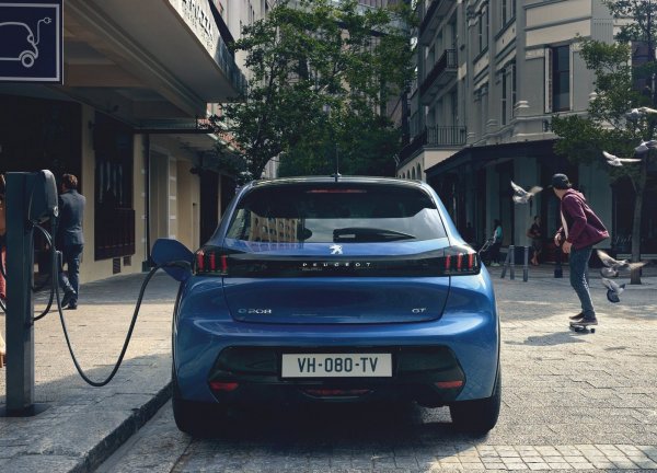 Peugeot e-208