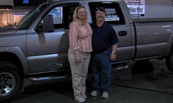 Много американци обичат да пътуват с пикап из страната, защото този автомобил им позволява да прикачат към него каравана, с която пътешествието се превръща в приказка. Именно с тази цел през 2006 г. семейство Пенингтън си купува нов Chevrolet Silverado. Тогава те не подозират, че с него ще обиколят Америка цели 7 пъти, нито си мислят, че при последното пътуване километражът ще отчете 1 милион мили пробег.
