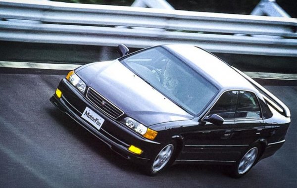 Завършваме с една интересна и доста специфична машина, която се предлага предимно за пазара в Япония. Двете имена не бива да заблуждават, тъй като това си е един и същ автомобил в различни варианти на каросерията. Под капака им се намира много надеждният 2,5-литров турбомотор с 6 цилиндъра 1JZ-GTE, който стандартно развива 280 к.с. 

Двигателят е известен, че "носи" на тунинг, а онякога собствениците на тези автомобили подхождат още по-радикално и залагат на 3,0-литровия 2JZ-GTE от Supra и Aristo, който има още по-огромен потенциал. Единственият проблем е, че Mark II/Chaser са мното стари автомобили - поколението X90 се произвежда от 1992 до 1996 г., а X100 - от 1996 до 2000 г. Така че рискът да попаднете на кола с проблеми не е никак малък.