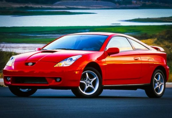 В случая не става сума за великата GT-Four с турбодвигател 3S-GTE с обем 2,0 литра и задвижване на четирите колела, а за много по-разпространената Celica T230 (1999-2006 г). Ако искате този автомобил, търсете модификацията GT-S с високотоборотен атмосферен двигател с обем 1,8 литра.

Най-вероятно ще попаднете на версия за американския пазар, развиваща 182 к.с. при 7600 об/мин и 180 Нм ри 6800 об/мин. Двигателят е наистина впечатляващ, но все пак бъдете внимателни, защото колата е доста възрастна и може да крие неприятни изненади.
