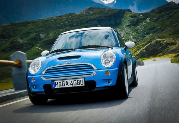 В бюджета от 7500 евро може да се вмести първото поколение на този любим най-вече на младите хора автомобил. То се произвежда от 2000 до 2006 г. При малко късмет се намират и бройки от втората генерация (2006-2003 г), при което обаче има проблем с 1,6-литровия турбомотор на BMW. Предшественикът разчита на по-прост двигател  Tritec, който при същия обем предлага 170 к.с. и се комбинира с 6-степенна механична скоростна кутия. 

Като цяло, Mini Cooper S е доста интересен вариант, защото има харизма, като предлага доста впечатляващи качества на пътя.
