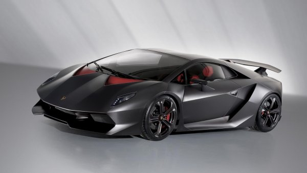 Sesto Elemento е единствената кола в този списъка, която няма 12 цилиндров. Моделът с изцяло карбонова конструкция разчита на V10 мотор с обем 5,2 литра и мощност 570 к.с. От него също са произведени едва 20 бройки, които са предназначени за каране по писта. За една от тях бяха платени 2,19 млн. евро.