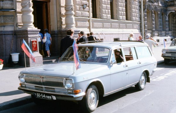 Произвежда се серийно в периода 1972-1987 г. с 5-врата каросерия тип комби.