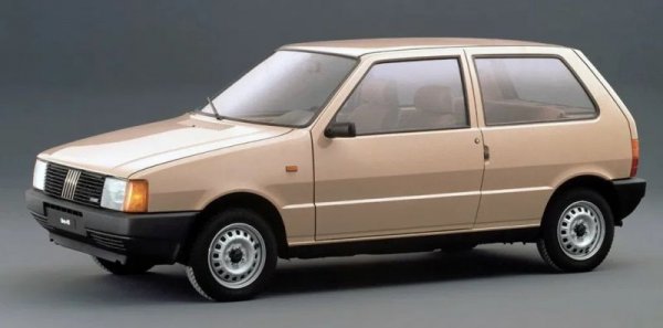 В края на 80-те и самият пазар в Европа се разраства. През 1988 Golf вече постига 739 445 продажби. Вторият Fiat Uno (на снимката) има 635 000, третият Opel Kadett - 623 000. Челната петорка се допълва от Renault Supercinq и Peugeot 205.
През 1989 и 1990 тройката е Golf, Kadett, Uno. 
