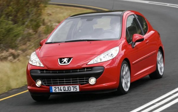 Последната силна година преди кризата е време на ожесточена конкуренция, в което цели шест модела имат шансове за първото място. Накрая то се пада на дебютанта Peugeot 207, с 437 262 бройки. Golf бързо си връща позициите и остава втори, само на 1652 автомобила от французите. Третото място е за Astra. 
