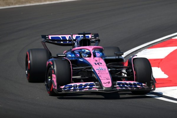 Приходи: 300 милиона долара; Оперативна печалба: -13 милиона долара

Alpine имаше катастрофално представяне на пистата и заема последното място в класирането на конструкторите, с 40 точки по-малко от Sauber, който е на девето място. Но звездният пилот Пиер Гасли се ангажира отново с отбора през септември, като подписа удължение на договора си до 2028, а Alpine, собственост на френския автомобилен производител Renault Group, дава приоритет на американския пазар за своето търговско развитие. 

Това скоро може да се превърне в тест за ценностите на отборите във Формула 1. Частната инвестиционна фирма Otro Capital, която инвестира в Alpine през 2023 при оценка от около 900 милиона долара, според информациите проучва възможности за излизане от инвестицията.
