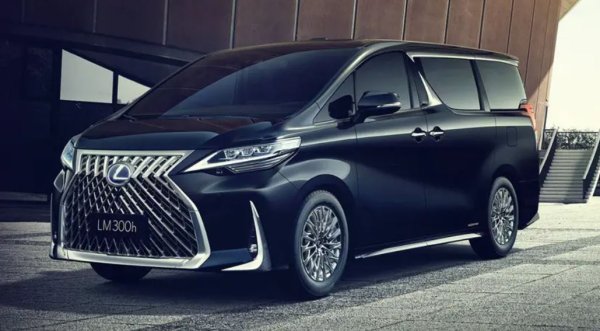 Това е нормален сериен миниван. Няма да ви кажем, че в него има заровен надълбоко ревящ V10 двигател от Lexus LFA или V8 двигател от Toyota Land Cruiser. 

Вътре колата е оборудвана с накланящи се седалки и голям телевизор. Lexus Luxury Move&ldquo; със сигурност е ванът с най-добро отношение след GMC Vandura от филма &bdquo;А отборът".
