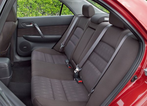 Разбира се, автомобилът ще се нуждаe от подмяна на основните консумативи, както и вероятно на детайли от окачването, но дори на километража му да стои пробег от 200 000 км (стига да са истински), колата ще радва новия си собственик с отлична управляемост и комфорт при продължително пътуване.