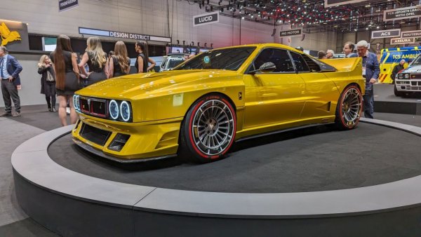 Kimera е малка италианска компания, която нашумя преди няколко години с една модерна версия на легендарната Lancia 037. Сега в Женева фирмата на Лука Бети представи следващата стъпка: Еvo38, базирана на предишния модел, но с 4х4 задвижване и с добавени турбо и компресор към 2.1-литровия мотор, така че конските сили скачат до 592. Цената още не се споменава, но уверено ще надхвърли половин милион евро. 
