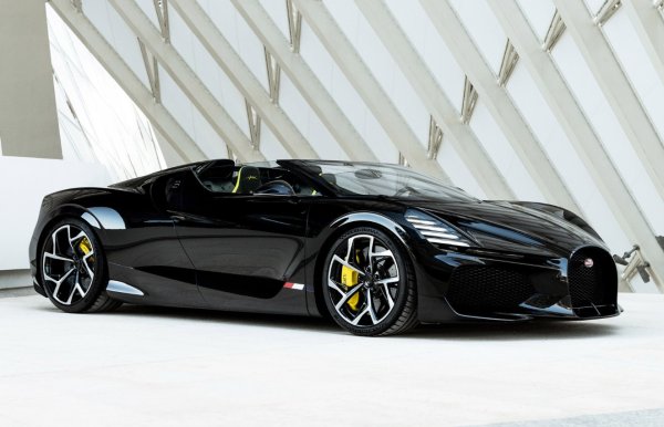 Кола, която все още не е пусната на пазара, се продава в Германия. Всичките 99 екземпляра са запазени до началото на производство, планирано за тази година, въпреки че самата кола дебютира през 2022 г.
