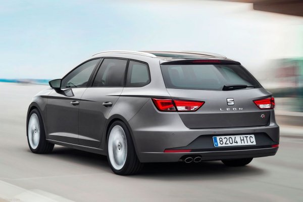 Изваждането на целия заден мост от мястото му също е предизвикателство. Той е с доста неопределена форма и има тонове компоненти: спирачки, амортисьори, диференциал... И тежи адски много.
