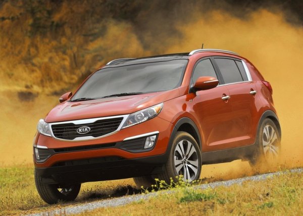 <p>Най-добрите коли за 2012, според CarBuyer<br /><br /><strong>Най-добър 4&times;4 - Kia Sportage</strong></p>