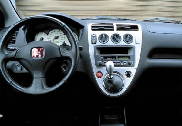 Това е първият Civic, който се произвежда във Великобритания, в завода на Honda в Суиндън, и се предлага на почти всички европейски пазари. Почти веднага след дебюта му тунинг средите полудяват по него.
Този модел има модерно многоточково задно окачване, което е комбинирано с чудесна дистрибуция на теглото, а това дава увереност на шофьора да изстиска всяко &ldquo;конче от двигателя&rdquo;. 
