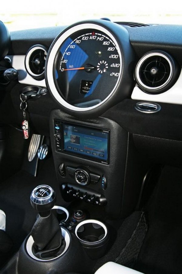 Mini Clubman JCW от Mac Audio и Wimmer RS ("Най-шумното, като музика, Mini")