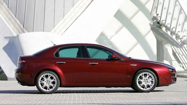 Самият заден мост също не е много по-добър - на 100 000-150 000 км той често започва да вие и лагерите му се нуждаят от смяна. Карданният вал е последният удар за собственика: централният лагер и кръстачките не издържат дълго и вибрациите им бързо разрушават уплътненията и прегряват трансмисионното масло.

Проблемите не са критични, ако системата бъде държана под контрол, а именно редовна проверка нивото на маслото, смяната му на всеки 40 000 км и своевременно отстраняване на евентуални течове. Ако обаче тези неща се забравят да бъдат направени, италианското задвижване на всички колела бързо се превръща в скъпа купчина желязо.
