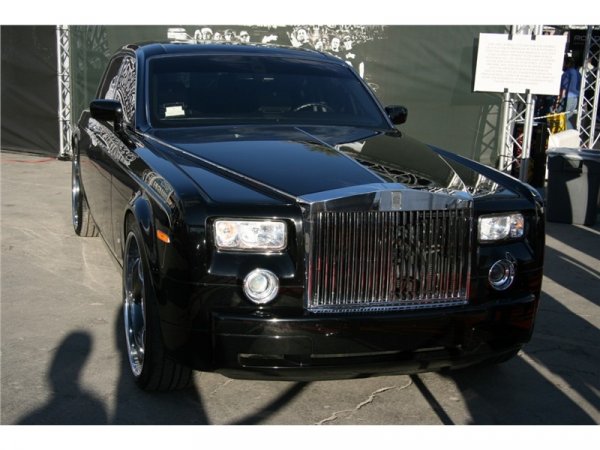 Rolls Royce Phantom оборудван с 26-инчови джанти Asanti 