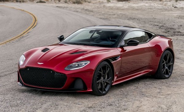 Британската Aston Martin рядко е можела да се похвали с големи продажби и солидни печалби. Но в класацията за създателите на най-красиви автомобили е на едно от първите места. DBS Superleggera, най-новият модел в момента, е в познатия дизайнерски език, но всеки компонент в него е различен от предшествениците. Късият преден надвес, четвъртитата задница, загатващата за акула решетка и широките "хълбоци" дават на колата идеалните пропорции. 

