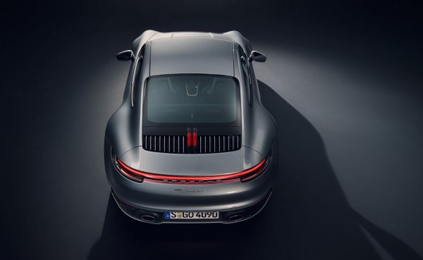 В цялата история на тази марка има само шепа примери за недобър дизайн. Като цяло колите на Porsche винаги са се харесвали. Новото поколение с код 992 е най-обточеното 911 в историята, с широки хълбоци, гладки ръбове и чисти линии. 
