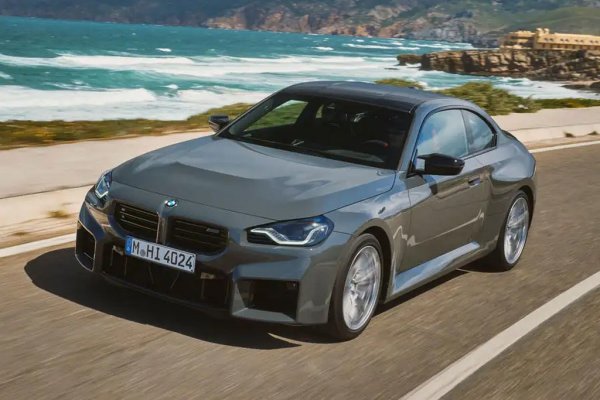 Фейслифтът на второто поколение M2 получава 20 к.с. допълнително спрямо оригинала. Новата версия на автомобила ще бъде показана заедно с M135, M3 Touring и хиперавтомобила от Льо Ман - M Hybrid V8.
