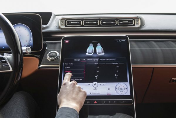 Новата S-класа има 10 различни режима за масаж в седалките. Четири електромотора са посветени само на тази функция
