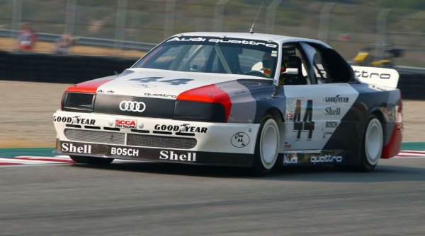 За да намерят приложение на двигателите за Група В, германците решават да оборудват с тях едно Audi 200 и го пускат в американските серии Trans-Am. Audi печели 8 от общо 13 състезания през този сезон, подтиквайки американците да забранят автомобилите с 4х4 в неговия край. 
