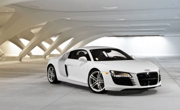 Макар и доста години по-късно, Audi изкупи греха си за неспазеното обещание с концепта quattro Spyder, и все пак пусна автомобил със средно разположен двигател - R8. С тази кола компанията за пръв път навлезе в света на суперавтомобилите, и хвърли ръкавица на недосегаемото златно дете на концерна VW - Porsche 911. 
