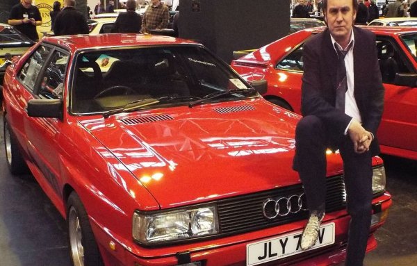 Оригиналното quattro е популярно във Великобритания и като колата на детектив Джийн Хънт от популярния сериал Ashes to Ashes (на снимката). В предизборната кампания през 2010 лейбъристката партия разпространи плакат, изобразяващ колата на Хънт с лидера на консерваторите Дейвид Камерън, седнал на капака, и с лозунга "Не позволявайте на Камерън да върне Великобритания в 80-те години". Но избирателите явно предпочетоха човека с червеното Audi. Какво направи впоследствие Камерън, е добре известно.
