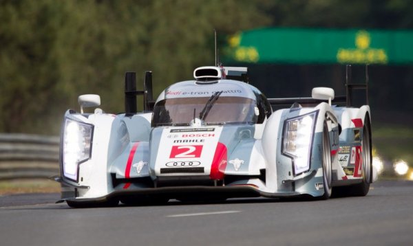 Audi доминираше в 24-те часа на Льо Ман през по-голямата част от последните две десетилетия. Едва през 2012 обаче компанията спечели с quattro автомобил, след като правилата позволиха задвижване на предните колела. След това R18 e-tron quattro спечели още два пъти. 
