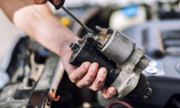 Стартерът и генераторът служат много дълго време, но здравето им е подкопано от влажния климат, както и честите пътувания по солени пътища. 
