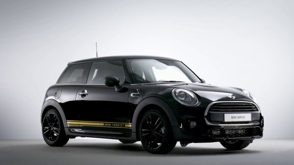 MINI 1499 GT // Abarth 695 не е единственият ретро хотхеч, отнесъл критиките на Кларксън, тук попада и Mini 1499 GT. Оплакванията му са сподни – твърдо окачване, което обаче така и не получава шанс да се изяви заради по-скромната динамика на колата. Кларксън признава, че му е трудно да намери точната дума за този автомобил, но „ужасен” е достатъчно точно определение.