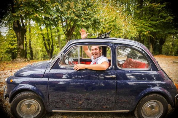 За да премине успешно теоретичната част от обучението, кандидатът трябва да е готов да отговори на няколко от общо 7000 въпроса. Всеки, който издържи успешно теорията и практиката, получава талон с 20 контролни точки, от които се приспадат съответен брой при различни нарушения. След като те бъдат изчерпани, шофьорът трябва да премине повторно обучение. Точките се възстановяват автоматично, ако са изминали поне 2 години от съответното нарушение.
