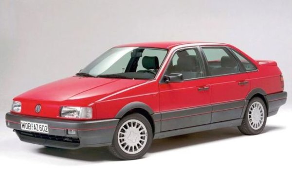 В семейство Passat B3 има още един спортен вариант, който залага не на обем на двигателя или на необичайно разположение на цилиндрите, а на компресор. Благодарение на него от 1,8-литровия мотор са измъкнати 160 к.с., което никак не е малко за края на 80-те години.
