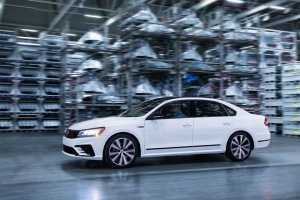 Сегашният европейски VW Passat няма спортна версия, въпреки че хибридът Passat GTE донякъде се приближава до това определение. Той обаче отстъпва като максимална скорост дори на модификацията с 2,0-литров TSI мотор с 220 к.с.
