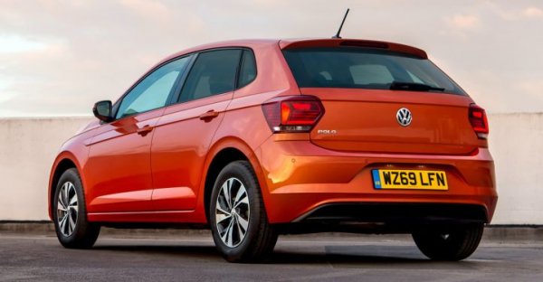 Някога член на Топ 3, градският модел на VW губи позиции най-вече заради вътрешната конкуренция с кросоувъри като T-Cross и T-Roc. Спадът спрямо миналата година е 23 на сто. 
